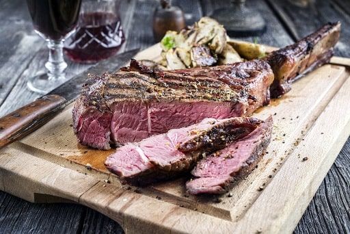 Côte de bœuf maturée au barbecue : quel vin pour l’accompagner ?